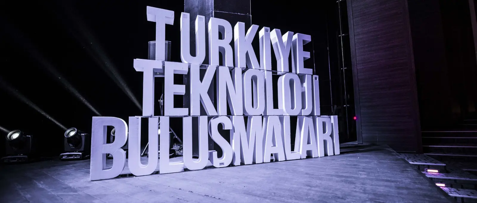 Türkiye Teknoloji Buluşmaları sahne dekoru